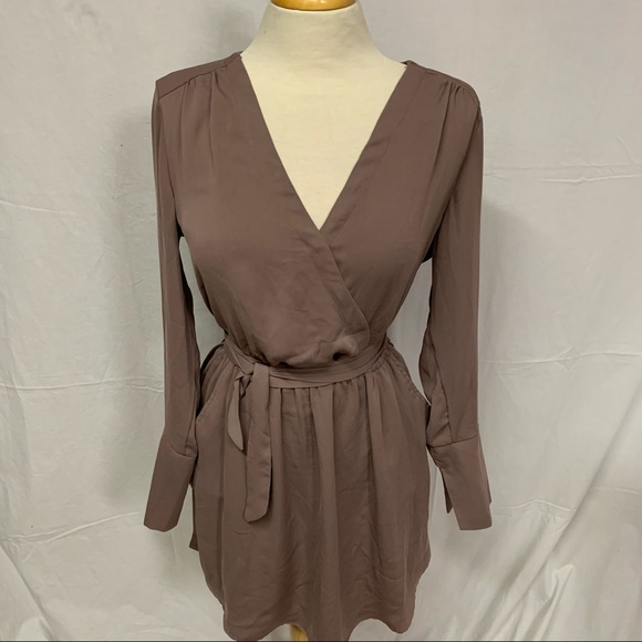Dynamite Dress - Picture 2 of 8